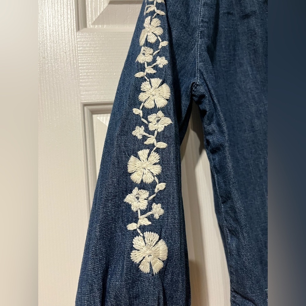 Gap girls size L denim shirt with white flower embroidery on sleeves - Picture 8 of 9